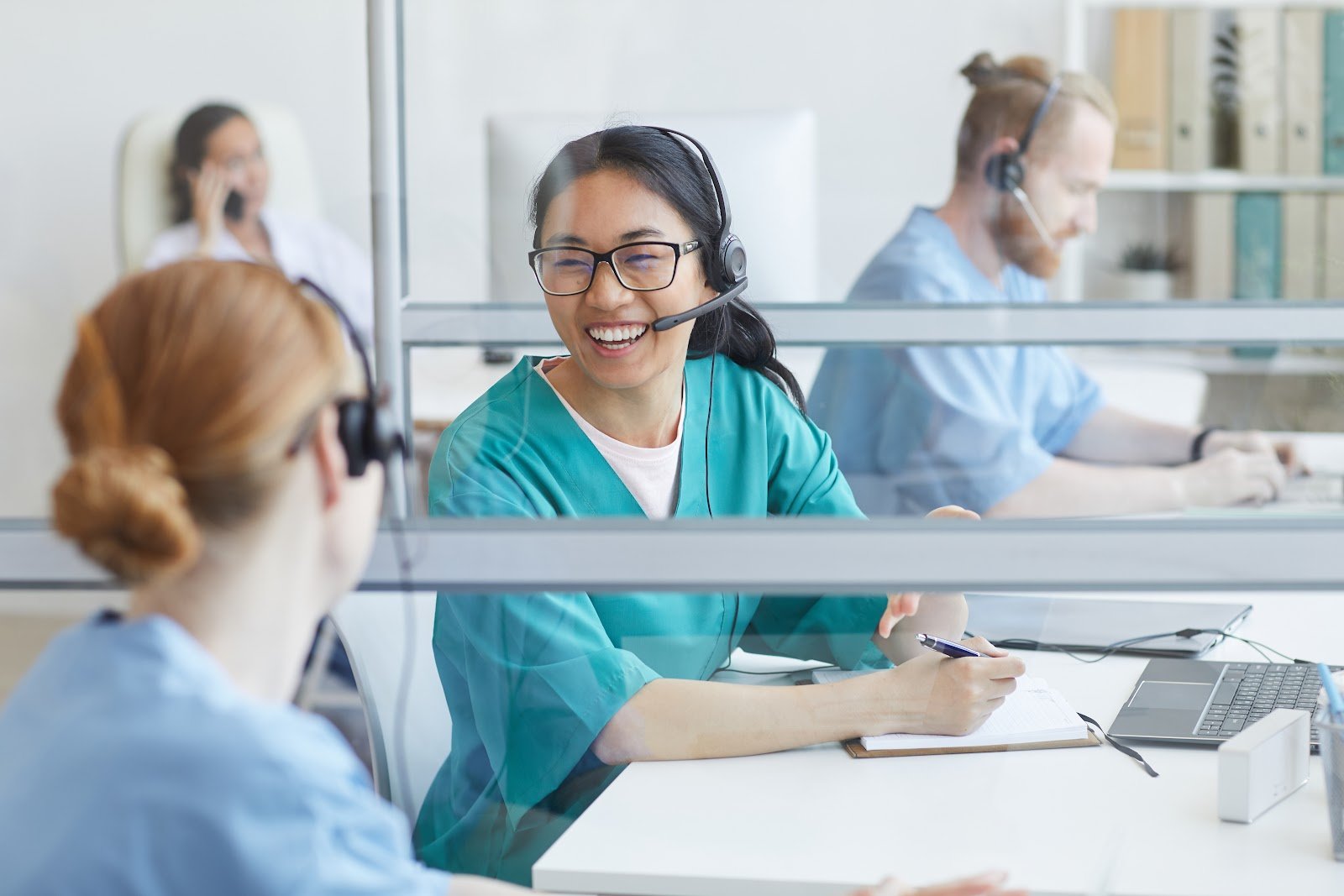 Healthcare CX automation with AI in a hospital call center.